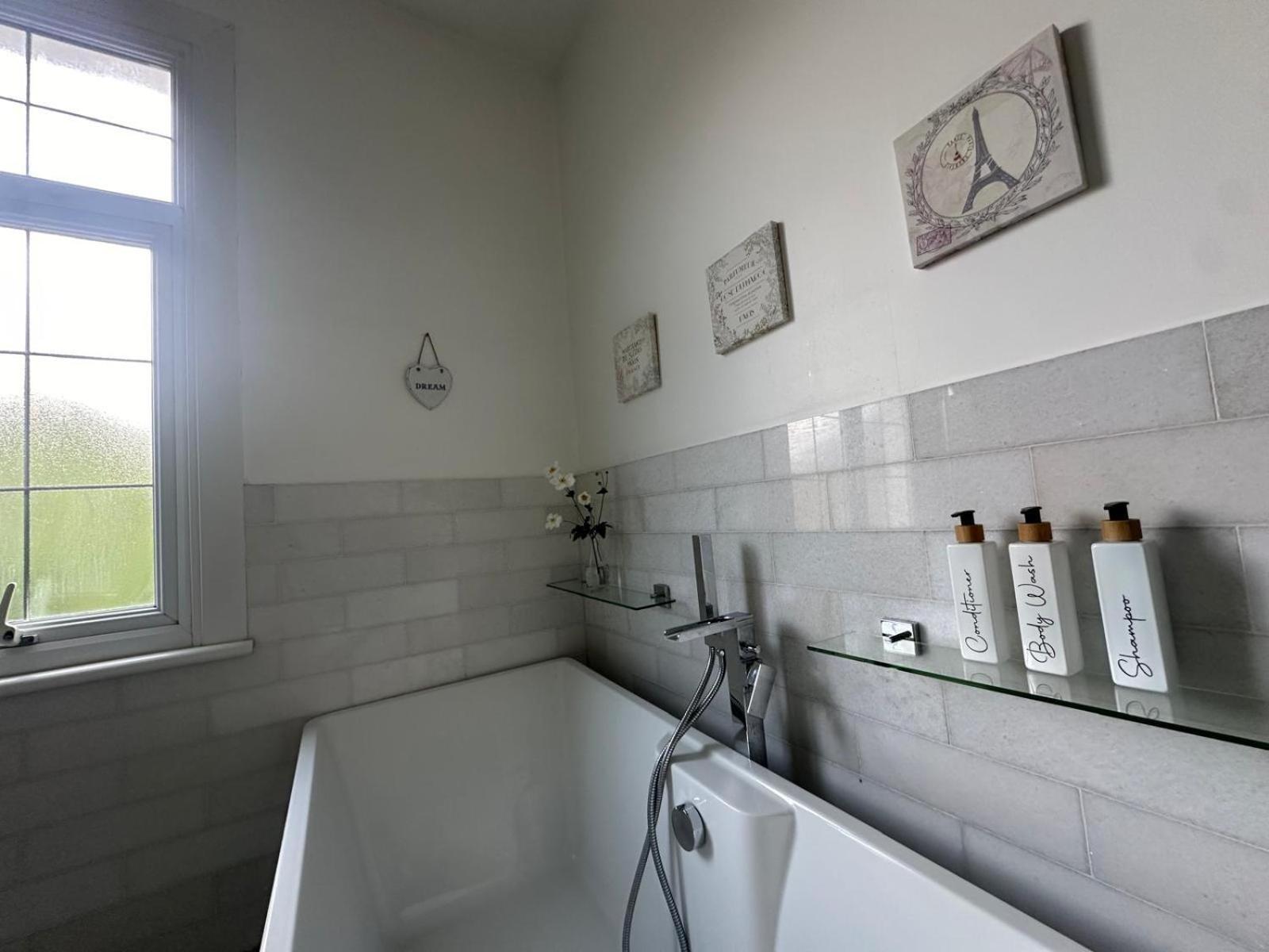 Luxurious Living 4 Bedroom Home Лондон Экстерьер фото