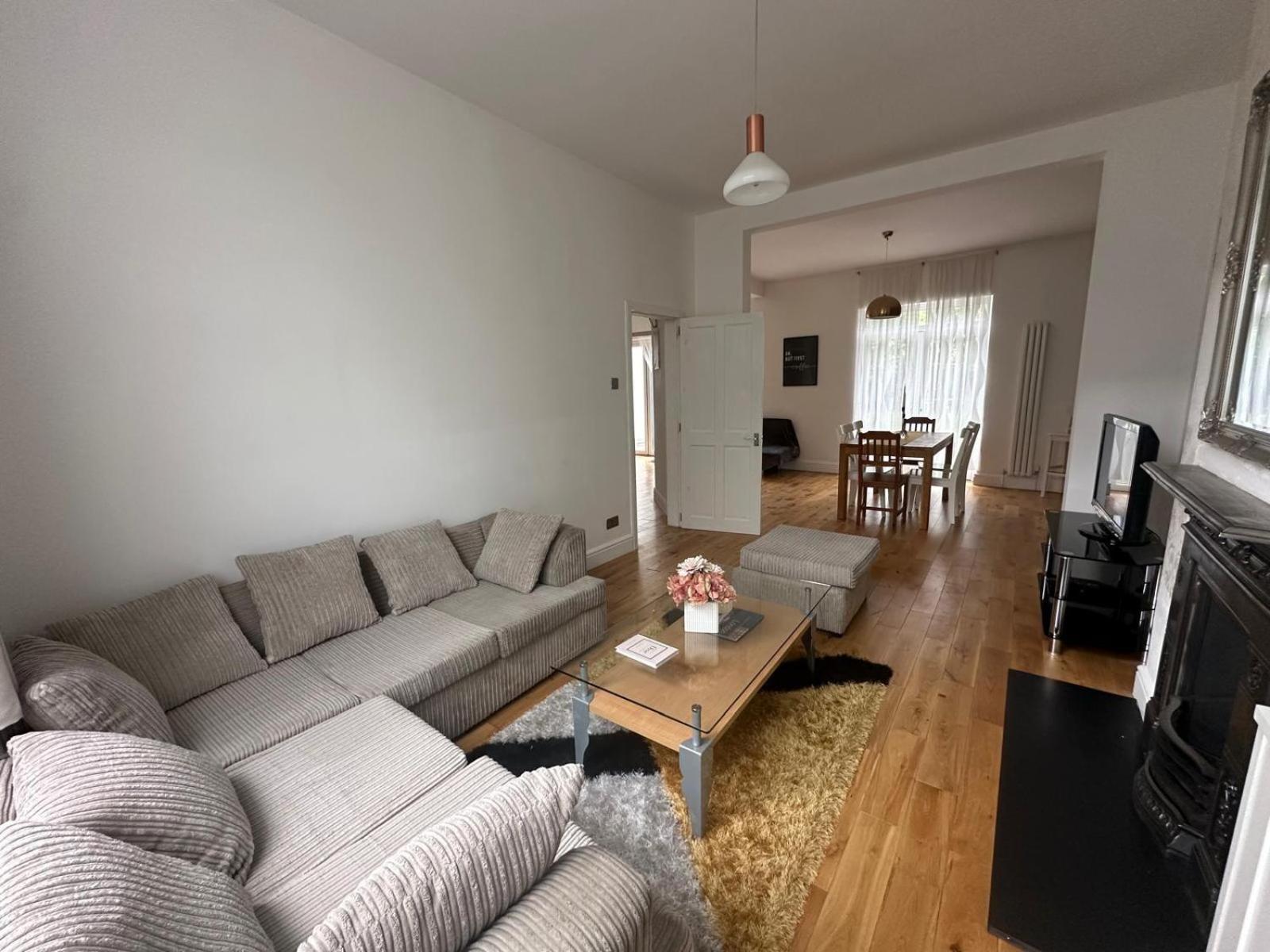 Luxurious Living 4 Bedroom Home Лондон Экстерьер фото